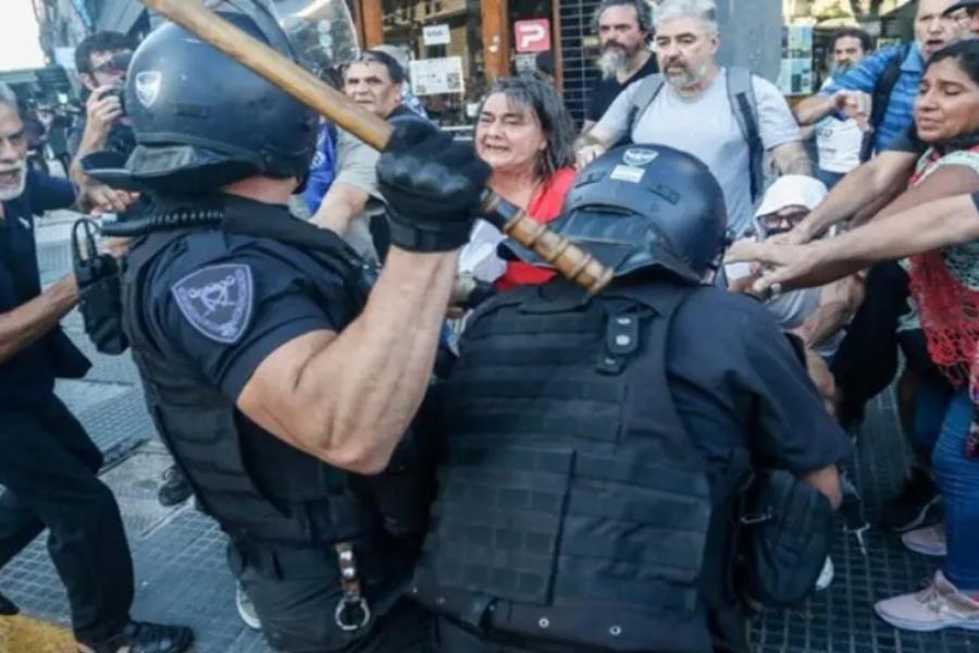 El jubilado fracturado por la Policía Federal contó que deberá ser operado: Me tiraron como un misil