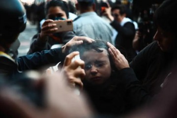 Piden elevar a juicio al policía acusado de rociar con gas pimienta a una niña durante una marcha en el Congreso