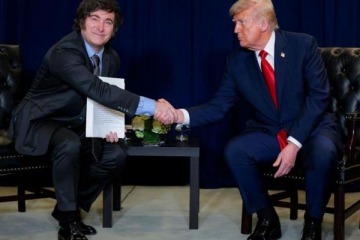 The Financial Times advirtió sobre los riesgos del salvataje económico al Gobierno de Milei