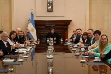 ¿Sigue Francos?: que decisión tomará Milei sobre el rol de Santi Caputo
