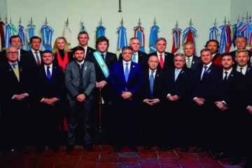 Milei recibe este jueves a gobernadores y "lobistas" para garantizar el respaldo a las reformas y al Presupuesto 2026 