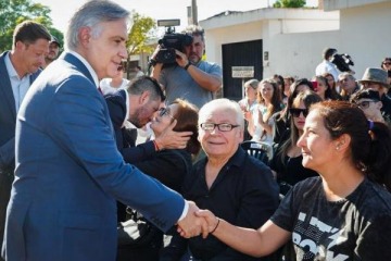 Sin ninguna referencia nacional: Llaryora homenajeó a las víctimas de Río Tercero y pidió mantener viva la memoria