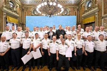 Foto de Kicillof renovó parte de la cúpula de la Policía bonaerense con el ascenso de 23 nuevos comisarios generales