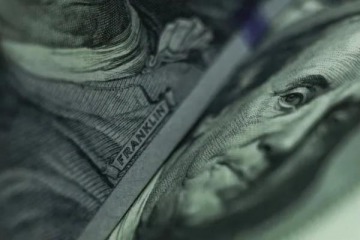 Cede: el dólar oficial retrocedió tras tres días de suba y se alejó del techo de la banda cambiaria