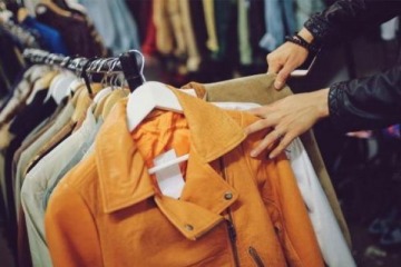 Consumo: se desploman las ventas de ropa y calzado mientras la gente toma deuda para comprar alimentos