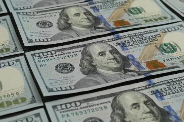 Solo 77 pesos cayó: el dólar oficial volvió a mínimos de tres semanas y suma un retroceso menor a 100 pesos desde las elecciones