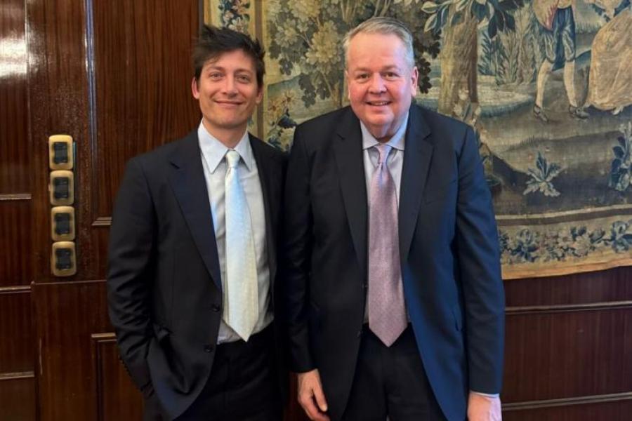 El asesor de Trump le dio sus bendiciones a Santiago Caputo para intensificar las reformas