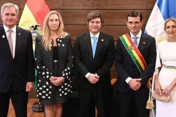 Foto de Milei en Bolivia: cómo fue la visita del Presidente a la jura del flamante mandatario de Bolivia, Rodrigo Paz