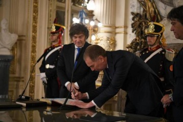 En una ceremonia breve, Santilli juró como nuevo ministro del Interior en Casa Rosada
