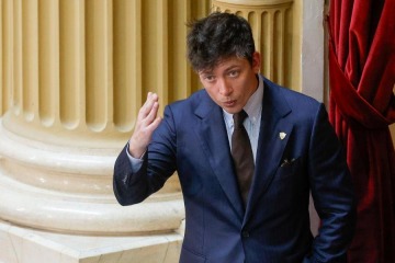 Foto de Santiago Caputo cit al Quijote para celebrar la intervencin de Estados Unidos en el Ejrcito argentino 