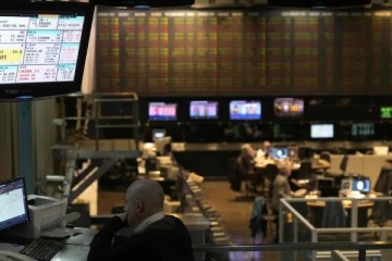 El Merval retrocede y vuelve a perforar los 2.000 puntos mientras los bonos en dólares muestran algo de aire