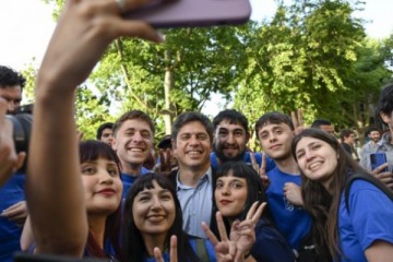 En el marco del día del militante, Kicillof asistió a la renovación de autoridades de la JUP y llamó a actualizar el peronismo