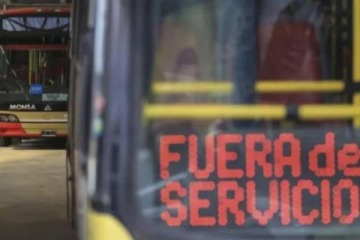 Tensión entre gremios y empresas de colectivos: pagan aguinaldo y sueldo en cuotas y avanza la posibilidad del paro