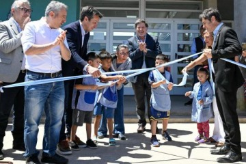 Kicillof inauguró un jardín de infantes y supervisó obras en Quequén