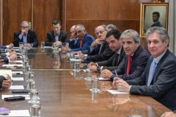 El ministro Caputo prometió un 2026 espectacular ante empresarios británicos