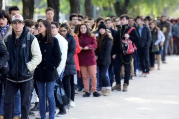 Informe revela que se perdieron seis trabajos privados en blanco por cada empleo público