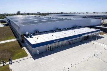 Whirlpool anunció el cierre de su planta en Pilar y despidió a más de 200 trabajadores