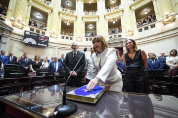 Foto de Bullrich hizo formal su renuncia como ministra de Seguridad para asumir su banca en el Congreso