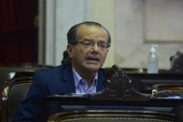 Foto de "Qué buena está la peruca": polémica en Diputados por el micrófono abierto del legislador radical que presidió la sesión