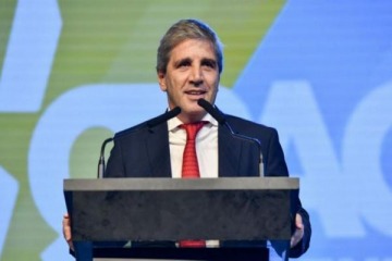 Caputo relativizó el cierre de Whirlpool y aseguró que "la mejor política industrial es la estabilización macroeconómica"