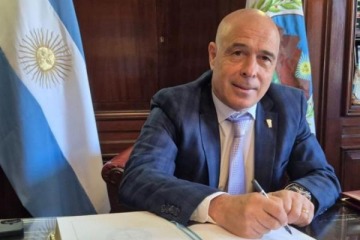 Foto de Con Milei y Villarruel de viaje, Bartolomé Abdala es el actual Presidente de la Nación