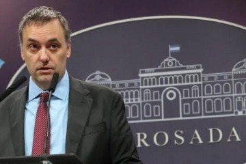 Foto de Adorni nombró como su segundo a un funcionario con vínculos estrechos con China