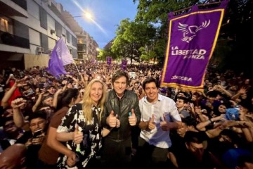 Foto de Arranca el "tour de la gratitud": tras su desencuentro con Corina Machado en su paso por Noruega, Milei viaja a Córdoba