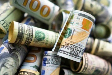 El d&oacute;lar oficial profundiz&oacute; la baja mientras el Blue volvi&oacute; a subir y se ampli&oacute; la brecha