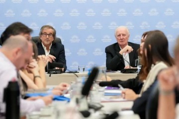 En tiempo r&eacute;cord y con recortes en salud y educaci&oacute;n, el Gobierno consigui&oacute; dictamen para el Presupuesto 2026