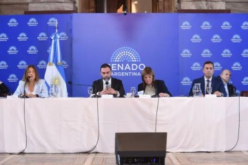 Reforma laboral: con un dictamen sujeto a cambios, Bullrich pas&oacute; el debate a febrero en el Senado