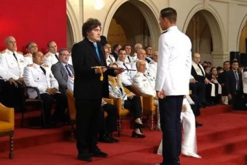 Javier Milei rindi&oacute; homenaje a los dos soldados que se quitaron la vida