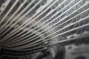 A pesar del nuevo esquema cambiario, el d&oacute;lar se mantiene estable con leves bajas en los paralelos