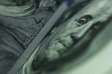 El d&oacute;lar oficial retrocede y el CCL acompa&ntilde;a, pero la brecha cambiaria se mantiene por encima del 6%