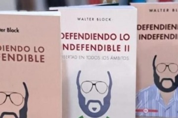 &iquest;De qu&eacute; trata �Defendiendo lo indefendible�?: el pol&eacute;mico regalo de Milei