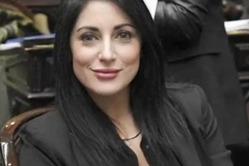 Lo hizo de nuevo: el ins&oacute;lito error de Juliana Santill&aacute;n en las redes, al confundir Navidad y Pascuas