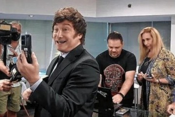 "Abr&oacute;chense los cinturones": el posteo navide&ntilde;o que hizo Javier Milei en redes y despu&eacute;s se arrepinti&oacute; y borr&oacute;