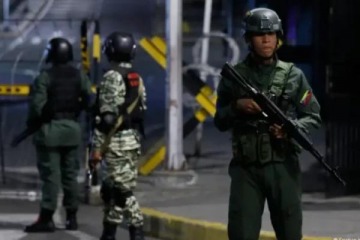 Foto de Venezueala: sigue la tensi�n en torno al Palacio de Gobierno con tiroteos, detonaciones y tanques