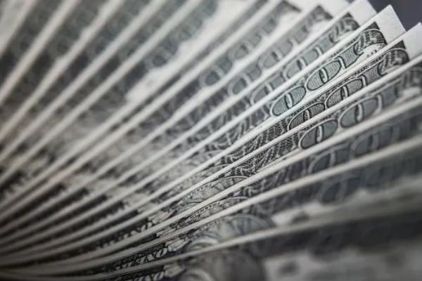 Subió otra vez: el dólar revirtió tres caídas consecutivas con un incremento de cuatro pesos