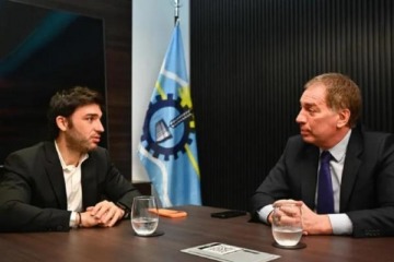En medio de los incendios, Nacho Torres recibe a Santilli para retomar las negociaciones por la reforma laboral