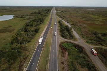 El Gobierno firma los primeros contratos para privatizar rutas nacionales: los peajes en la mira