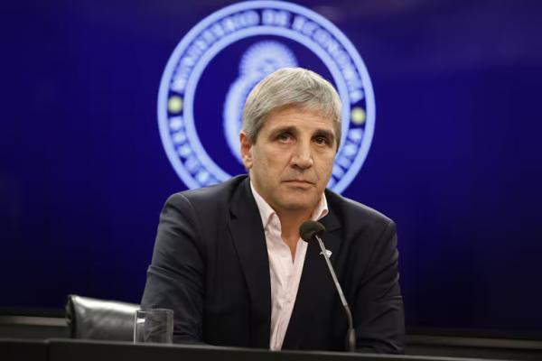 Kukitas queridos, ya no psicopatean a nadie: la defensa de Caputo tras un nuevo endeudamiento