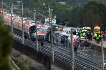 Tragedia en Espa&ntilde;a: ascienden a 40 los muertos tras el descarrilamiento de dos trenes