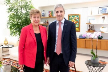 Foto de Caputo se reuni� con Georgieva en Davos en la previa de la segunda revisi�n del acuerdo con el FMI