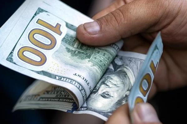 Dólar: la moneda verda se desploma y expone el corset cambiario del gobierno