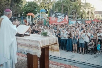 Con la presencia de Oterm&iacute;n y Monse&ntilde;or Lugones, Lomas celebr&oacute; a Nuestra Se&ntilde;ora de la Paz con fe, comunidad y una gran fiesta popular