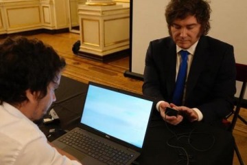 Foto de Milei present� el nuevo DNI electr�nico y los cambios en el pasaporte