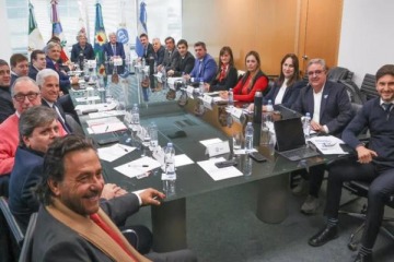 Gobernadores cancelaron su reuni&oacute;n por Ganancias mientras el Gobierno ya puso fecha para debatir la reforma laboral 