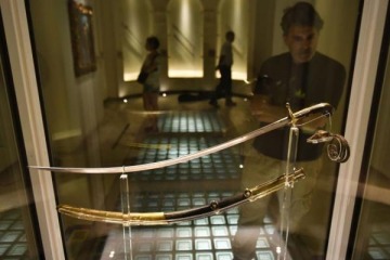 La Justicia fall&oacute; a favor de Milei y el sable corvo de San Mart&iacute;n ser&aacute; traspasado al Regimiento de Granaderos