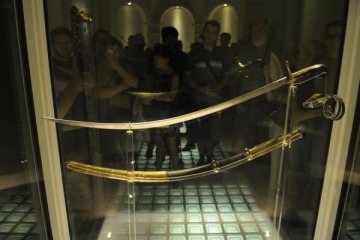 Sable corvo de San Martin: Pese a ordenar informes y controles, la Justicia Federal rechaz&oacute; frenar el traslado