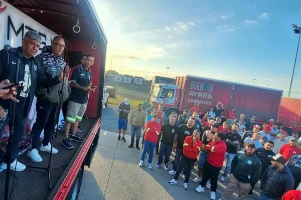 Camioneros anunció un paro por tiempo indeterminado en la planta de Coca-Cola